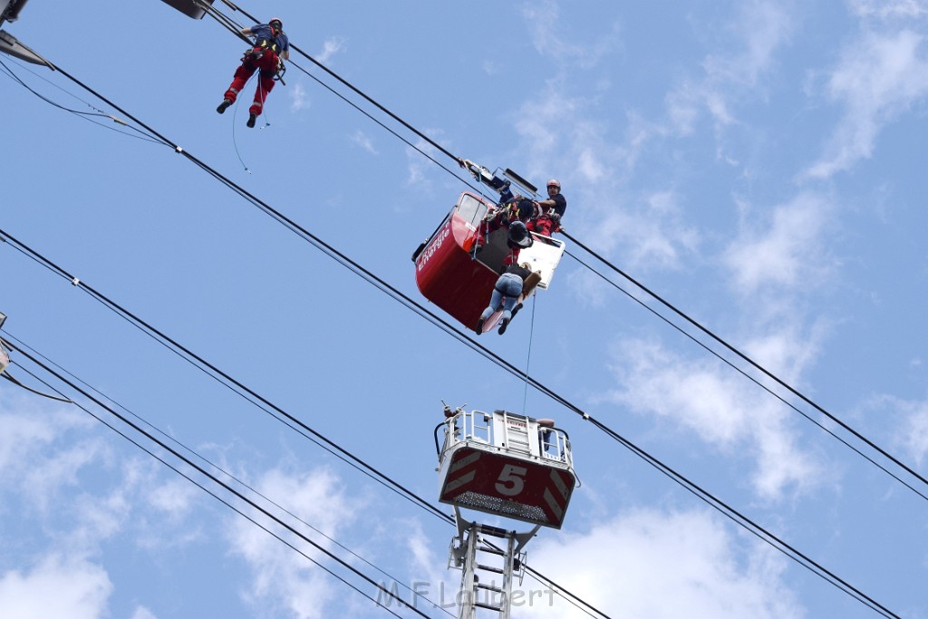 Koelner Seilbahn Gondel blieb haengen Koeln Linksrheinisch P263.JPG - Miklos Laubert